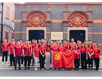 心向黨，建新功